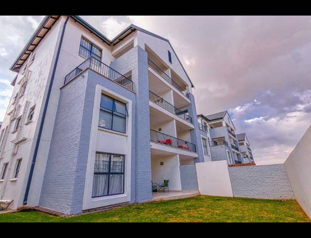 3 BEDROOM APARTMENT FOR SALE IN BRYANSTON